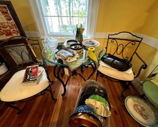 This is a 3 piece set, very nice, Rod Iron with beveled glass top...