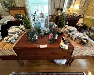Pine, Primitive Farm Table with two sides that can drop down. Really nice piece