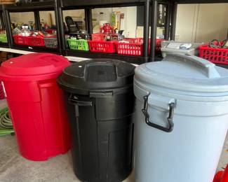 Sturdy trash cans with lids