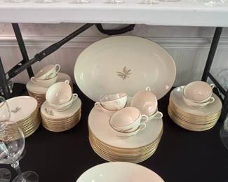 Lenox "Wheat", Service for 12.