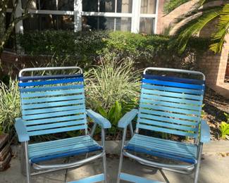 Folding lawn chairs
