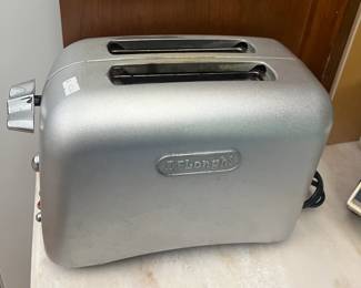 DeLonghi toaster