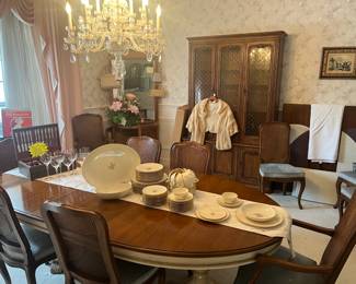 11’ Henredon Dining Table w 10 Chairs