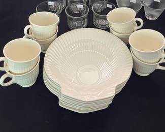 Set of 8 Wedgewood Etruria & Barlaston Scallop plates and cups