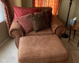 COMFY CHAIR AND OTTOMAN
