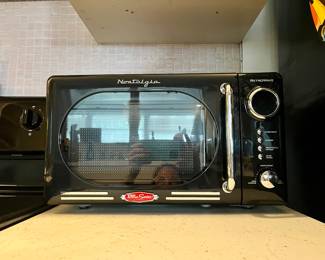 Nostalgia Electrics - Retro Series 0.7 Cu. Ft. Compact Microwave - Black