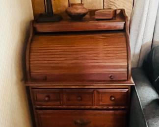 Vtg. Roll Top Desk. Nice compact size