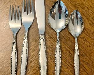 ONEIDA Venetia Stainless Flatware Silverware 