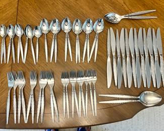 Full set of the ONEIDA Venetia Stainless Flatware Silverware 