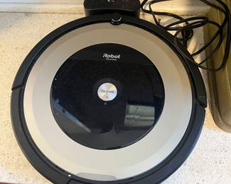 iRobot Roomba 690 Robot Vacuum-Wi-Fi Connectivity, Works With Alexa 