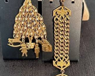 Vintage Kirks Folly  Paro Pins