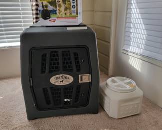 Lucky Duck Kennel, Stay & Play Wireless Fence and a Vittles Vault.