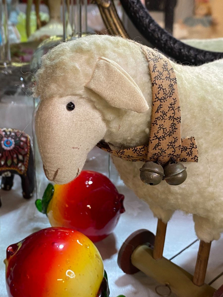 Brace yourself. Ewe are gonna see a lot of stuff ahead, get your glasses