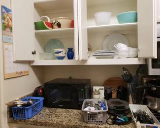 KITCHENWARE, MICROWAVE & SMALL KITCHEN APPLIANCES