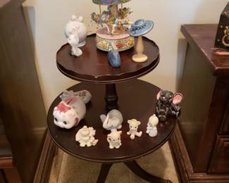 DUNCAN PHYFE 2 TIER TABLE AND ANIMAL FIGURINES
