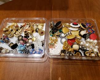 VINTAGE CLIP EARRINGS