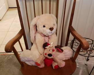 ROCKING CHAIR AND PLUSH ANIMALS
