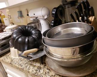 BAKING ITEMS, PANS, BUNDT PANS, KNIFE SET, MIXING BOWLS