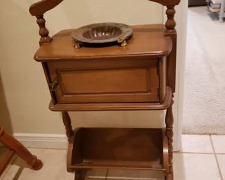 HUMIDOR/SMOKING STAND