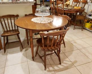 TELL CITY CHAIR COMPANY DINETTE TABLE WITH LEAF AND 4 CHAIRS, MID CENTURY