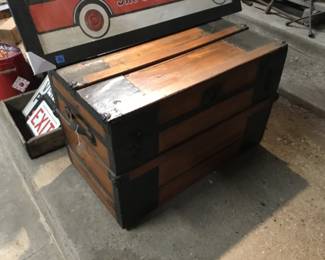 29. Immigrants trunk, excellent condition