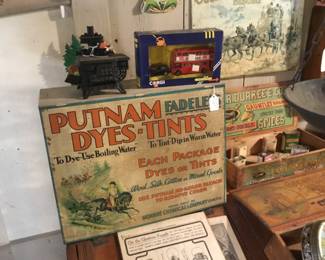 376. Beautiful wooden boxes, advertising