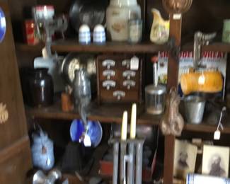 337.coffee grinders, spice racks, kitchen tools
