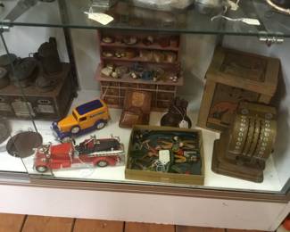 391. Miniatures, toys