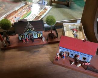 141. Miniature houses and accessories.