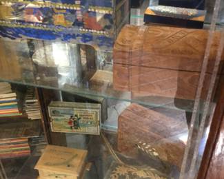 322. Jewelry boxes