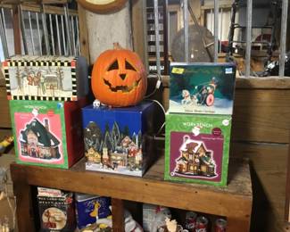 286. Christmas houses, Halloween decor
