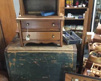 341. Toys, trunk with original paint.