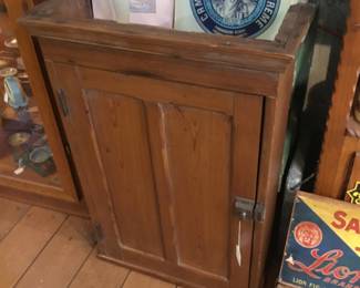 366. Cabinet,