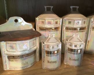 393. Spice containers