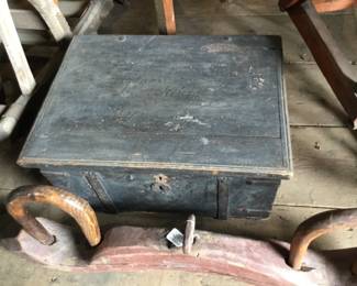 225. Beautiful wooden box , yoke.