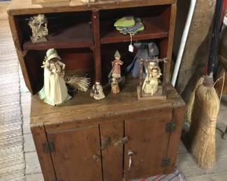 152. Primitive child’s cupboard.