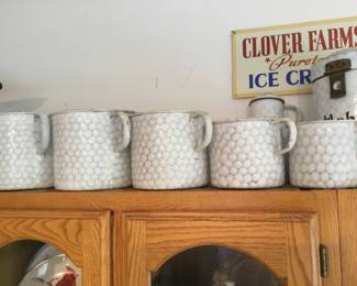 400. Chicken wire canisters