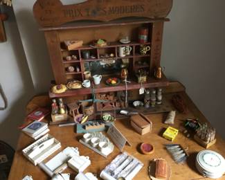 254. Miniature store with many accessories