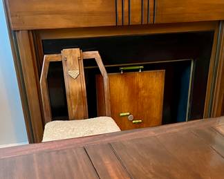 The matching chairs in a set of 6 are too fine!