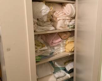 Linens - lots of towels