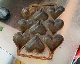 Cast iron pan - heart baking pan