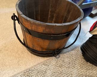 Wood bucket