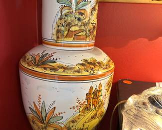 Decorative urn