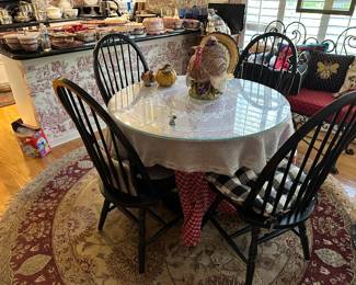 Round table & chairs