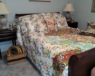 Sleigh bed