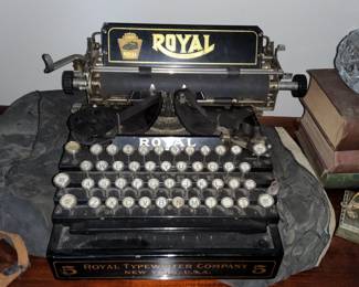 Royal typewriter 