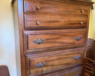 Wood drawer chest