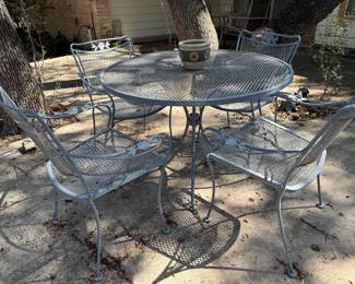Metal patio table and 4 chairs