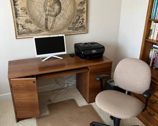 Locking desk and photo printer