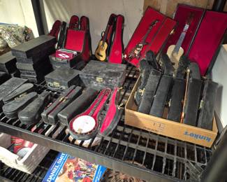 Miniature musical instruments